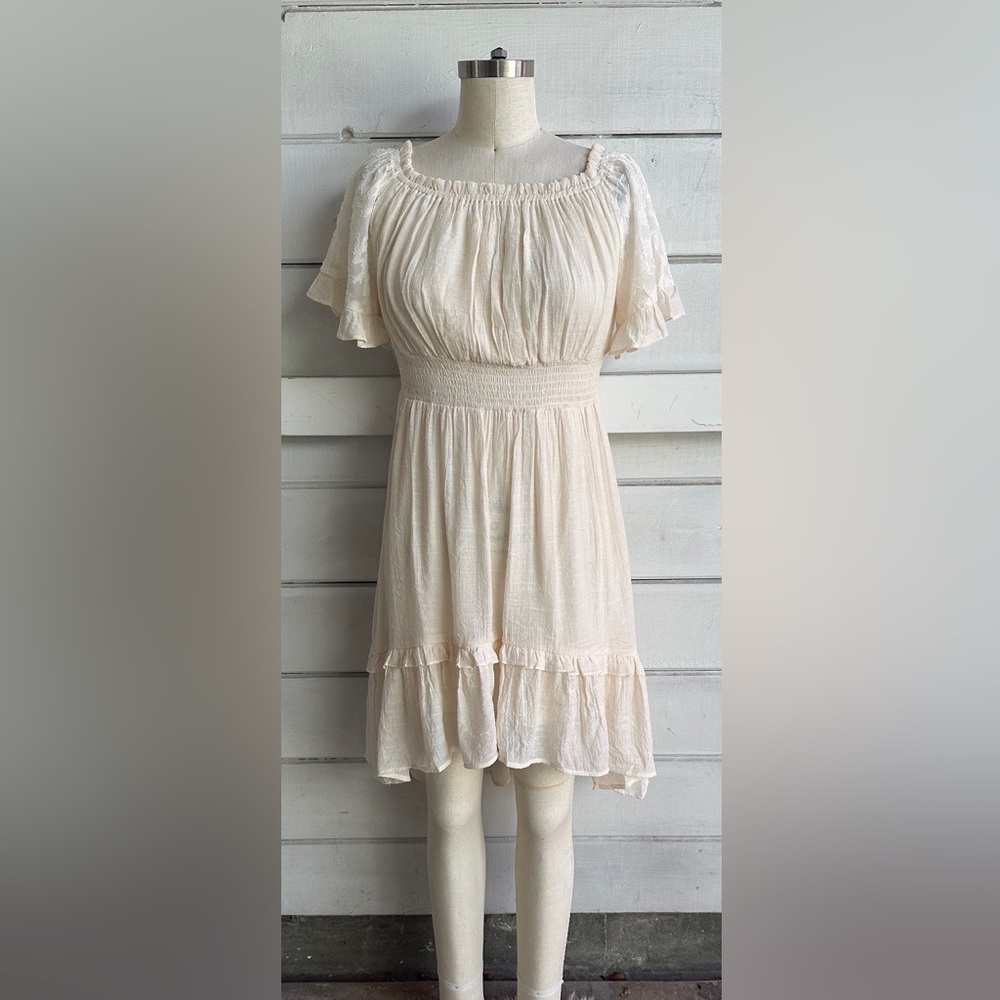 Lime Lush cream lace detail dress. Never worn dress w/ tags. Size medium.